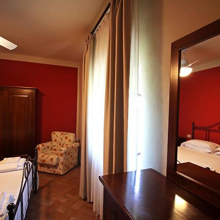 Agriturismo Casale Dello Sparviero Кастелина ин Шианти Экстерьер фото