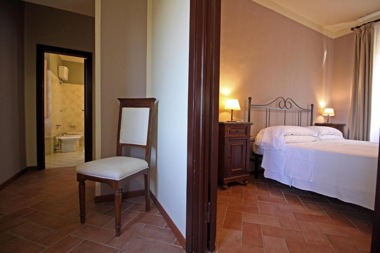 Agriturismo Casale Dello Sparviero Кастелина ин Шианти Экстерьер фото