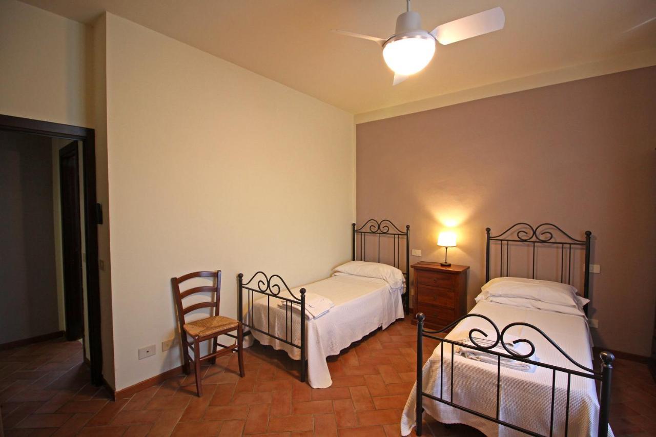 Agriturismo Casale Dello Sparviero Кастелина ин Шианти Экстерьер фото