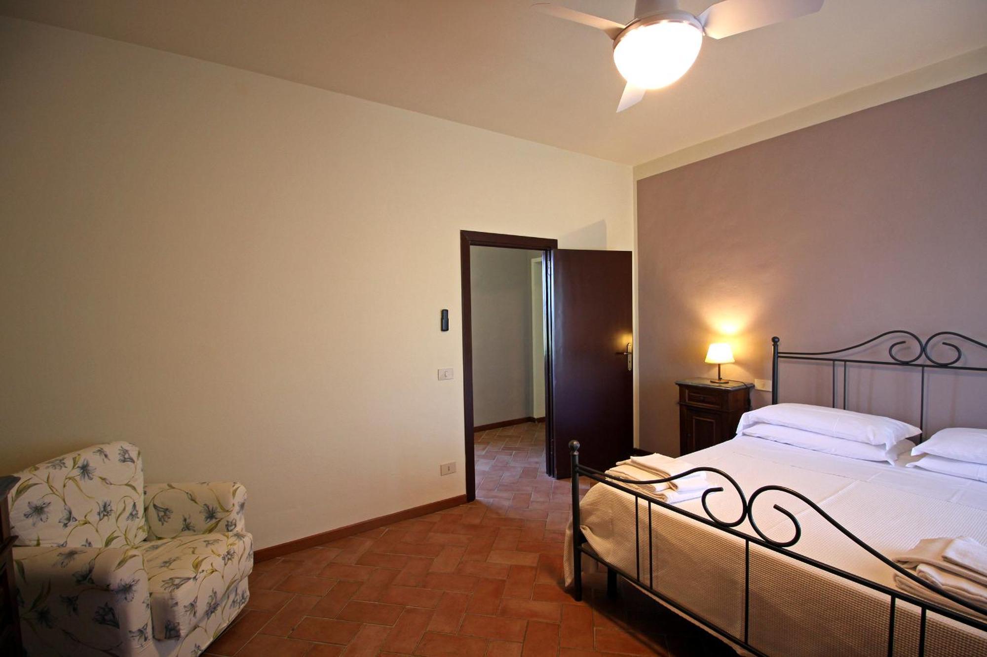 Agriturismo Casale Dello Sparviero Кастелина ин Шианти Номер фото