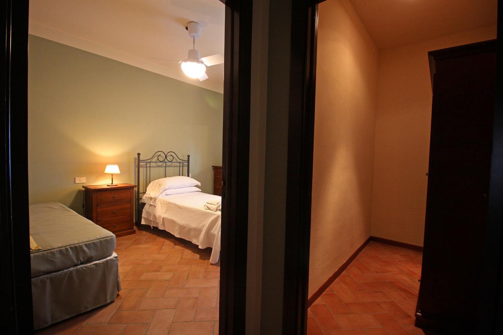 Agriturismo Casale Dello Sparviero Кастелина ин Шианти Номер фото