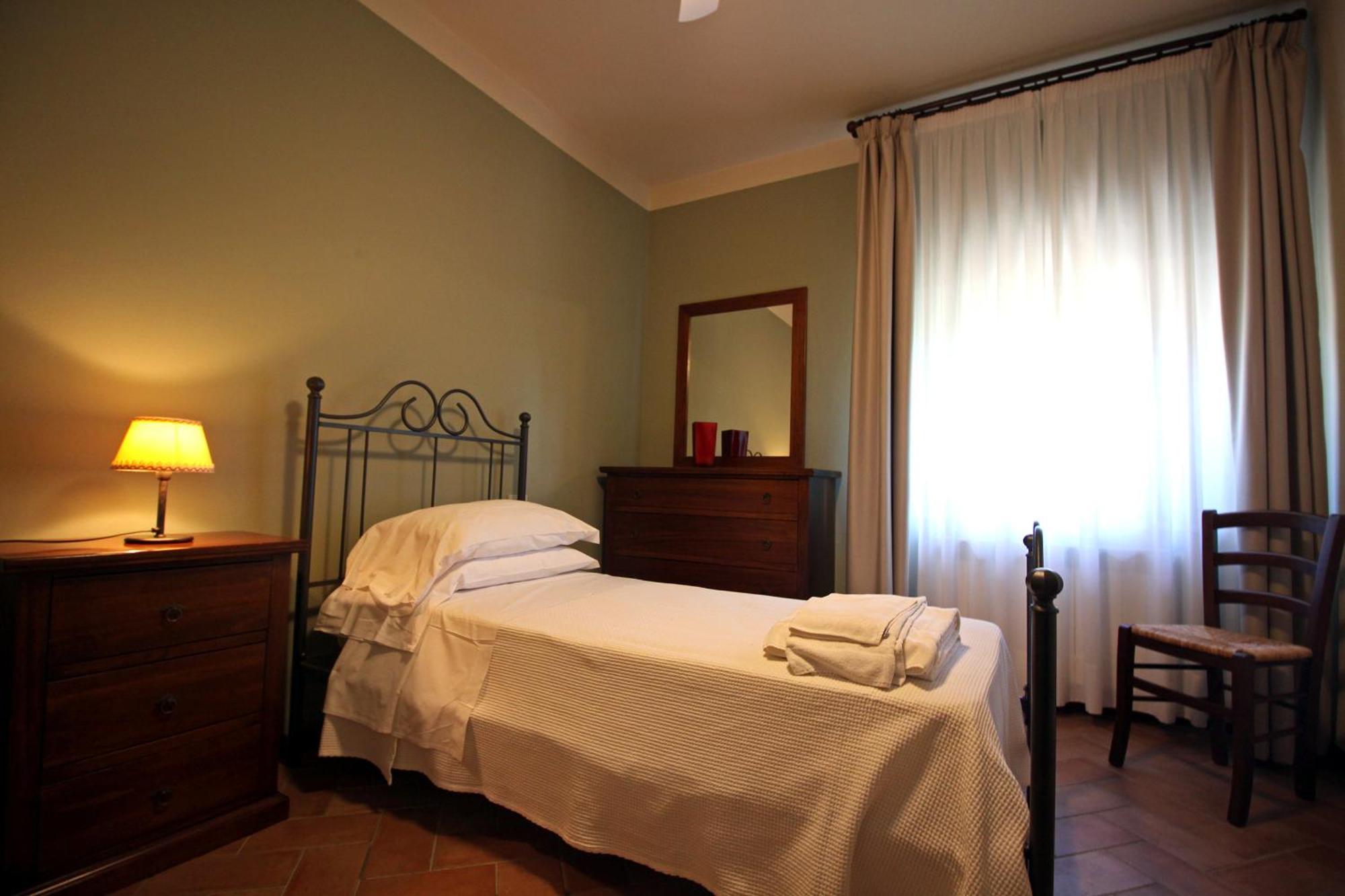 Agriturismo Casale Dello Sparviero Кастелина ин Шианти Номер фото
