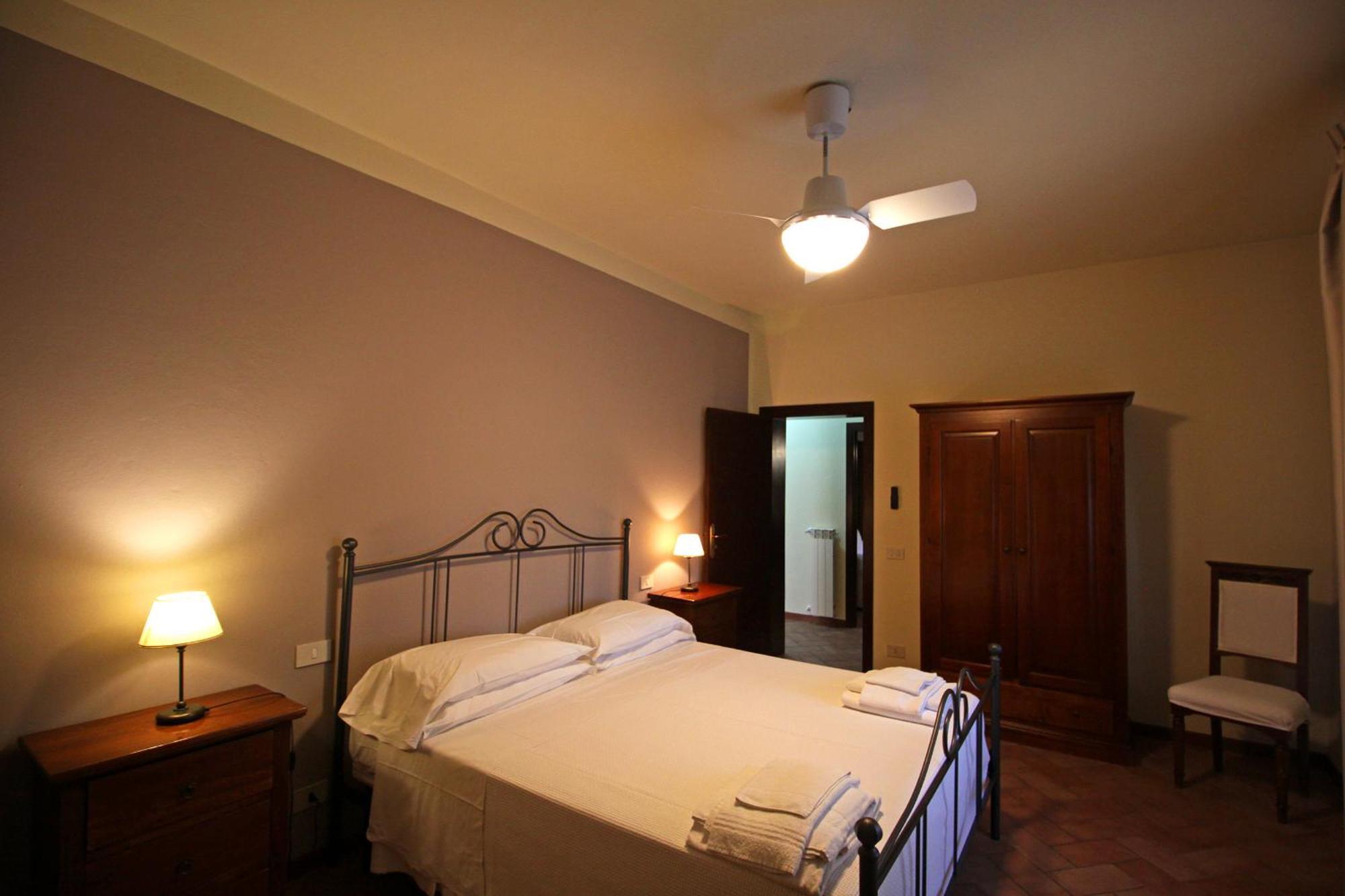 Agriturismo Casale Dello Sparviero Кастелина ин Шианти Номер фото