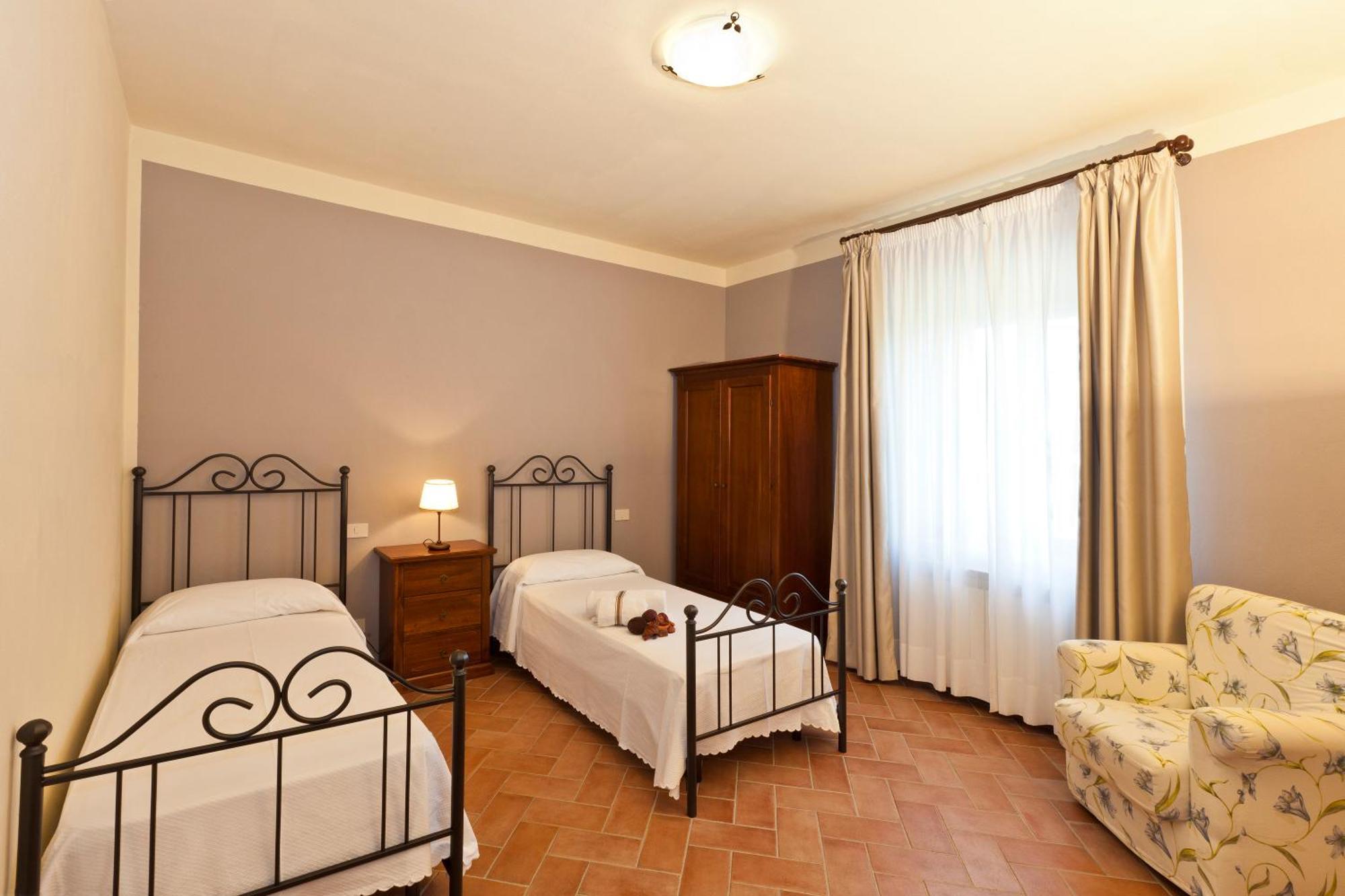 Agriturismo Casale Dello Sparviero Кастелина ин Шианти Номер фото